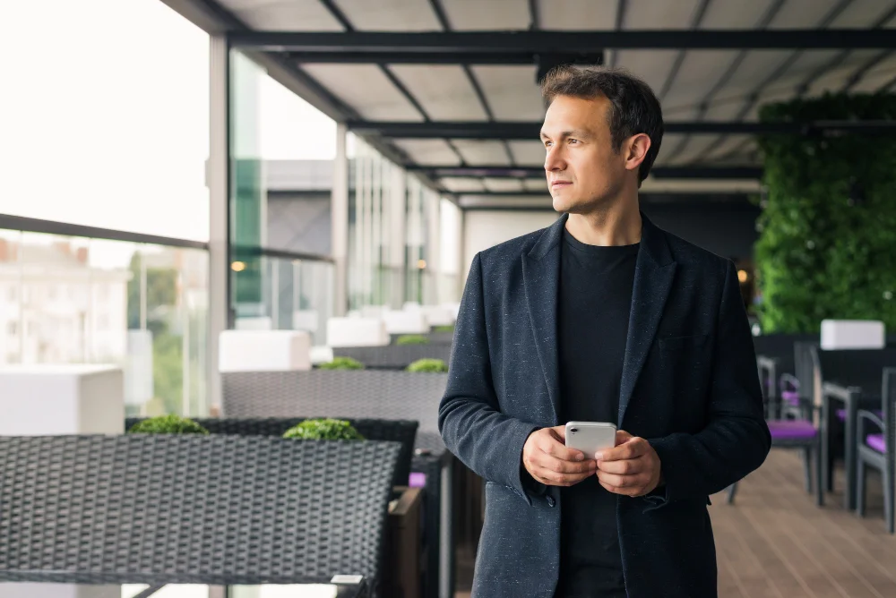 self-employed vs limited company 2026, self-employment, companies house, limited company, should I become limited in 2026, self-employed tax 2026, switching to limited company 2026, incorporation benefits UK, MTD ITSA 2026